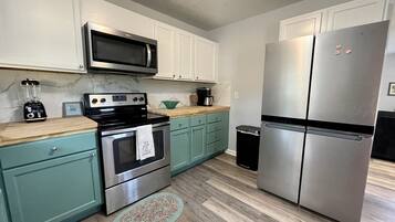 冰箱、微波炉、烤箱、炉灶