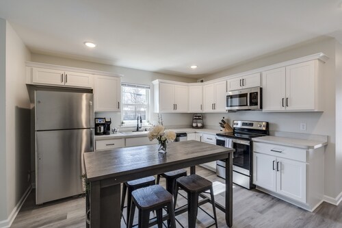 Townhouse in Downtown Lambertville. Close to Restaurants and Downtown Toledo