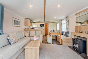 Living area - 2 Bed 6 Berth Lodge in Shorefield Oakdene Dorset (Ringwood)
