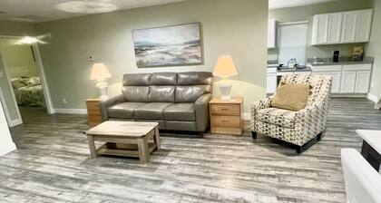 Cozy 2-bedroom 2 bath cottage in enjoyable Ocean Springs!