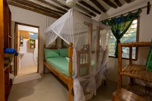8 bedrooms, travel cot, free WiFi, bed sheets - Local community life, beyond typical holidays and routes. (Michamvi Kae)