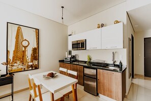 Deluxe Apartment, 1 Bedroom, City View, Tower | Private kitchenette
