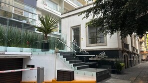 Front of property - Alure Condesa (Mexico City)