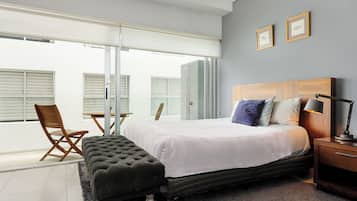 Apartamento superluxo, 1 cama Queen e sofá-cama, sacada, vista para a cidade | 1 quarto, individualmente decorados, individualmente mobiliados