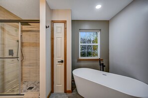 Shower, hair dryer, towels, soap - Beautiful Newly Updated Pocono House! (Long Pond)