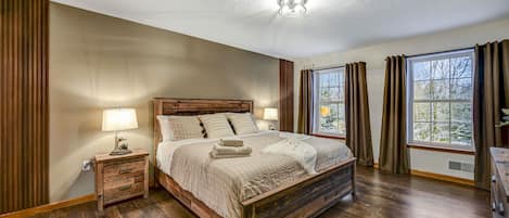 4 bedrooms, iron/ironing board, WiFi, bed sheets