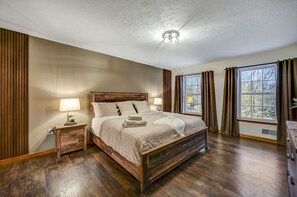 4 bedrooms, iron/ironing board, WiFi, bed sheets