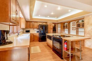 Deluxe House, 2 Bedrooms, Hot Tub, Mountain View | Private kitchen | Coffee/tea maker