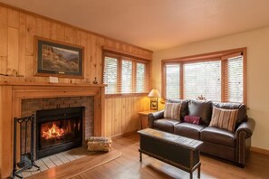 Family Suite, Kitchen, Ground Floor - Wildwood Inn (Estes Park)