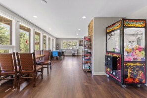 Game room - Wildwood Inn (Estes Park)