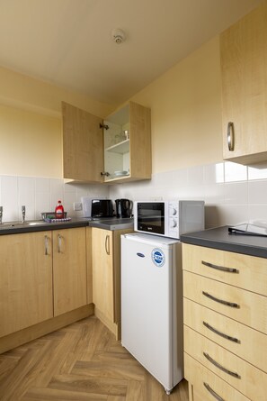 Microwave - Wick Bay Apartments (Wick)