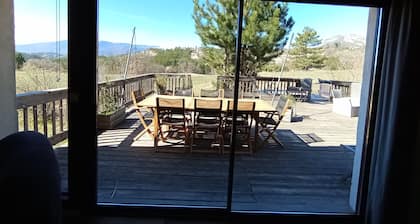 GĂźte Spacieux en Pleine Nature Tout Confort en Provence