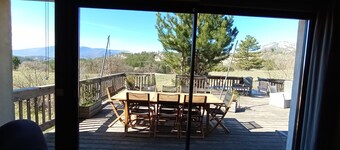 Gîte Spacieux en Pleine Nature Tout Confort en Provence