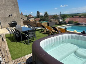Outdoor dining - Maison de Campagne Avec Piscine à 15 Minutes de Dijon, Idéal Pour les Familles (Chaignay)