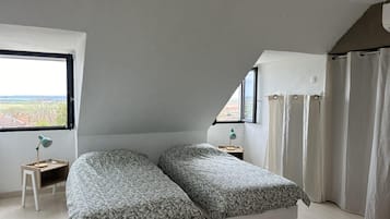 3 Schlafzimmer, Reisekinderbett, kostenloses WLAN, Bettwäsche
