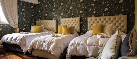 6 bedrooms, WiFi, bed sheets