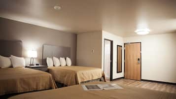 Standard Triple Room | Individually decorated, individually furnished, desk, laptop workspace