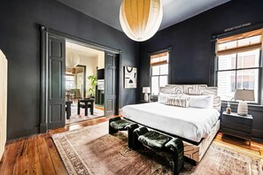 6 bedrooms, desk, iron/ironing board, WiFi - Palmetto Hideaway | Historic & Designer 6BR DT! (Charleston)