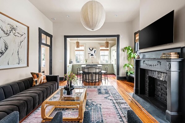 TV, offices - Palmetto Hideaway | Historic & Designer 6BR DT! (Charleston)