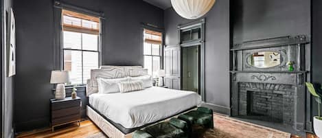 7 Schlafzimmer, Schreibtisch, Bügeleisen/Bügelbrett, Reisekinderbett