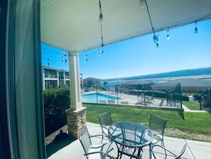 Outdoor dining - A66-Condo by pool & golf course (Quincy)