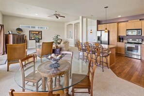 Interior - A01 Golf Course Riverviews Sunserra (Quincy)