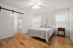 4 bedrooms, free WiFi, bed sheets - This house is a 4 bedroom(s), 3 bathrooms, located in Rockport, TX. (Rockport)