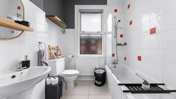 Appartamento | Bagno | Combinazione doccia/vasca, vasca da bagno a immersione totale