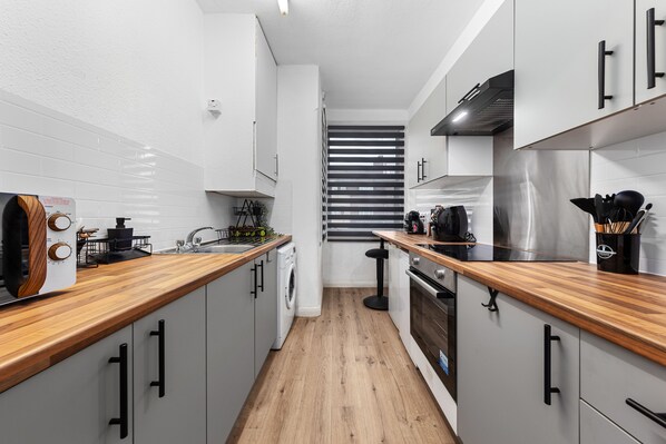 Appartamento | Cucina privata | Frigorifero, microonde, forno, piano cottura