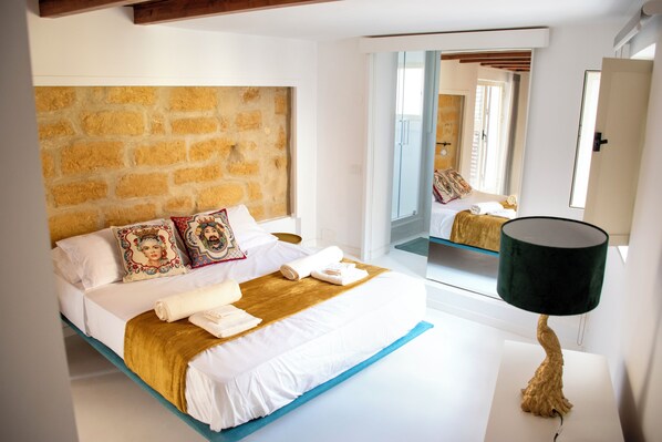 3 bedrooms, desk, travel crib, free WiFi