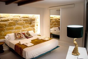 3 bedrooms, desk, travel crib, free WiFi