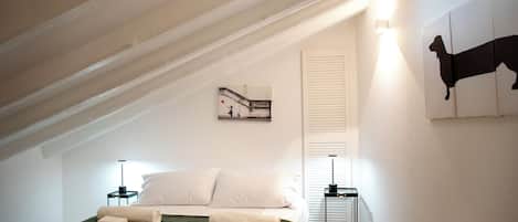 3 bedrooms, desk, travel cot, free WiFi