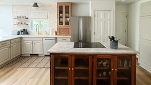 Private kitchen - Downtown Sister Bay | Arcade, Deck, Fire Pit (Sister Bay)