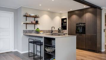 KylskÄp, mikrovÄgsugn, ugn och spishÀll