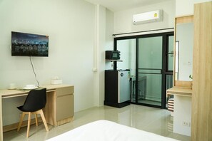 1 dormitorio, tabla de planchar con plancha, wifi y ropa de cama