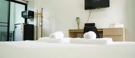 1 habitación, tabla de planchar con plancha, wifi y ropa de cama