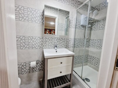 Deluxe 1-bed Apartment in Greenford