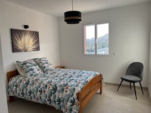 1 chambre, fer et planche à repasser, lit parapluie, Wi-Fi