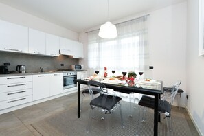 Refrigerador, microondas, horno, cafetera/tetera