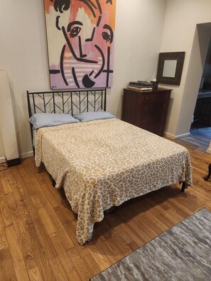 Desk, iron/ironing board, free WiFi, bed sheets