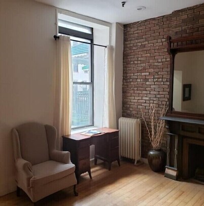 Great Looking Studio apartment in NYC Brownstone
