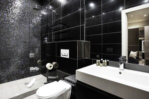 Basic Apartment | Bathroom | Hair dryer, towels, soap, shampoo
