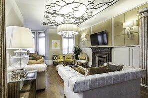 Basic Apartment | Living area | TV - Little Venice Gem: Cosy Flat, Canal Views (London)