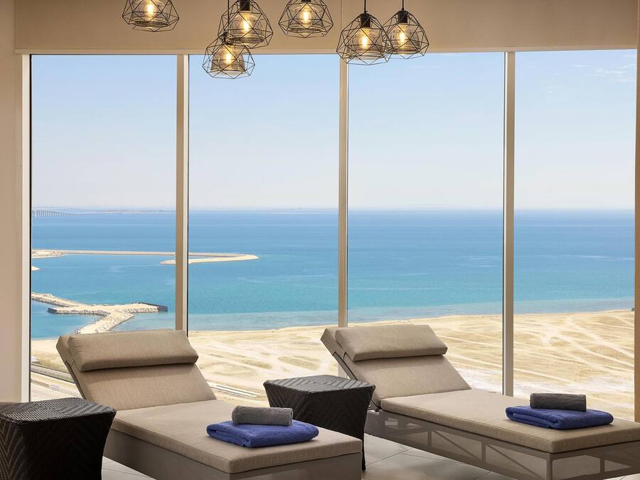 Couples treatment room(s), sauna, hot tub, steam room