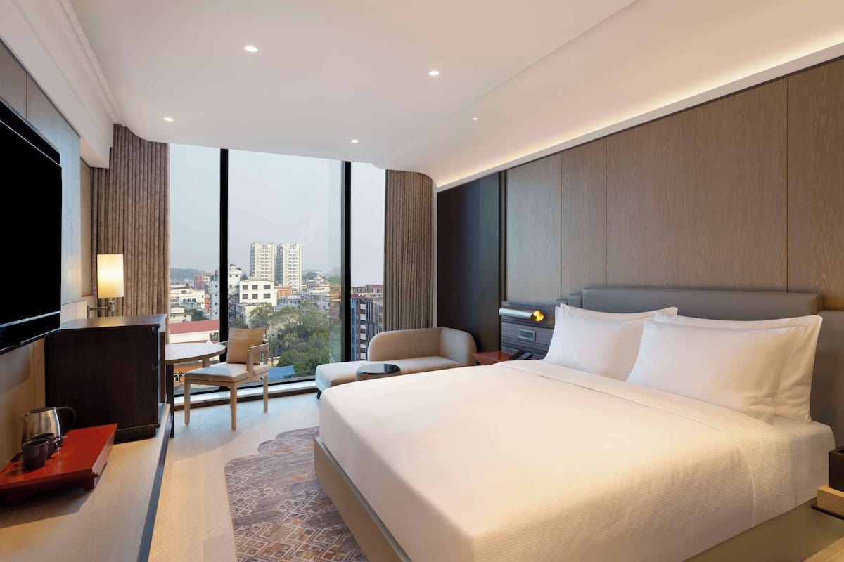 1 bedroom, premium bedding, down comforters, Select Comfort beds
