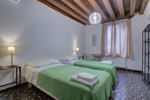 Comfort-Apartment, 2 Schlafzimmer (Rialto-WELL) | 2 Schlafzimmer, schallisolierte Zimmer, kostenloses WLAN, Bettwäsche