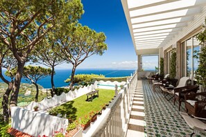 Property grounds - Private Villa with A/C, private pool, sauna, WIFI, TV, patio, panoramic view, close to Sorrento (Massa Lubrense)