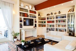 TV, table football, stereo - Private Villa with A/C, private pool, sauna, WIFI, TV, patio, panoramic view, close to Sorrento (Massa Lubrense)