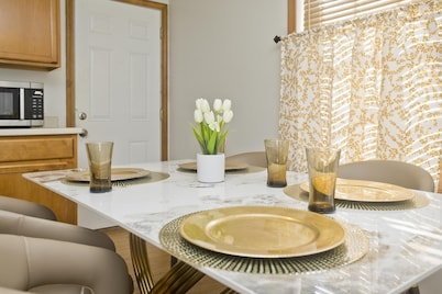 Cozy 3-bedroom Duplex2 in beautiful Springfield with WiFi, central AC