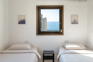 4 bedrooms, WiFi, bed sheets